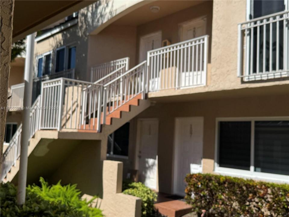 8585 NW 6th Ln 9-208, Miami, Flórida 33126, Estados Unidos