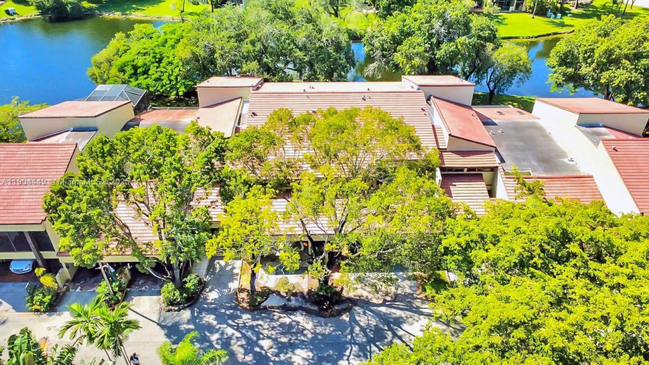 3831 Estepona Ave 11-D-2, Doral, Florida 33178, USA