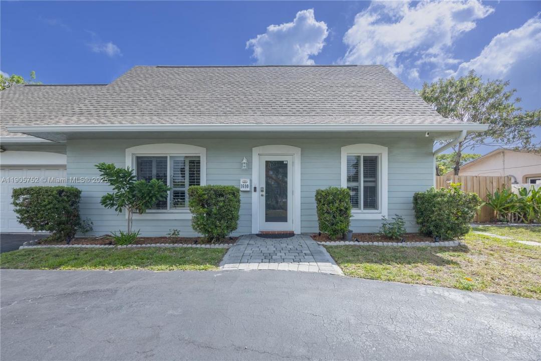1690 NE 25th Ave, Pompano Beach, Флорида 33062, Соединенные Штаты