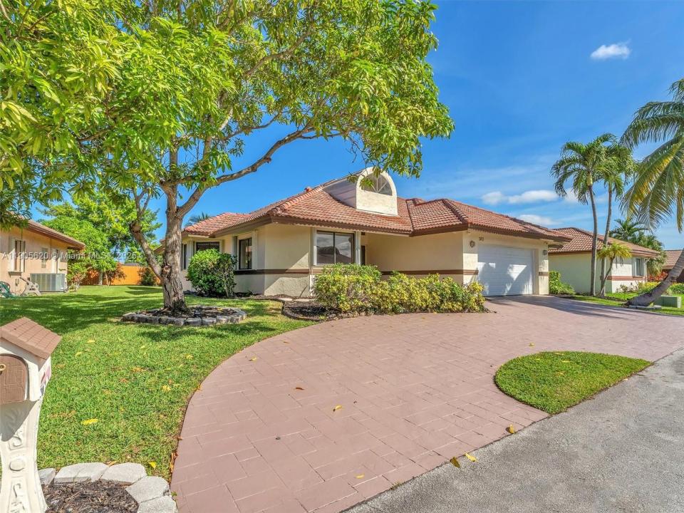 7431 NW 39th St, Lauderhill, Florida 33319