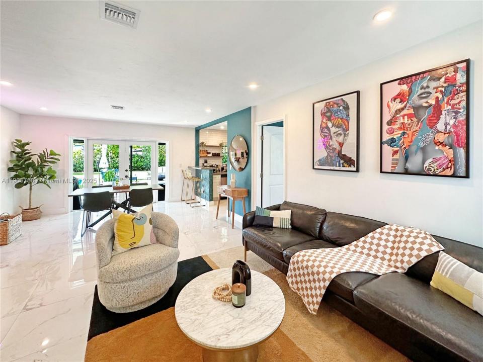 1424 NE 118th St, Miami, فلوريدا 33161, الولايات المتحدة