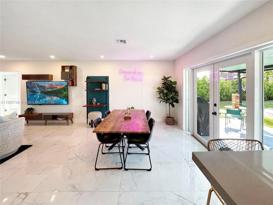 1424 NE 118th St, Miami, فلوريدا 33161, الولايات المتحدة