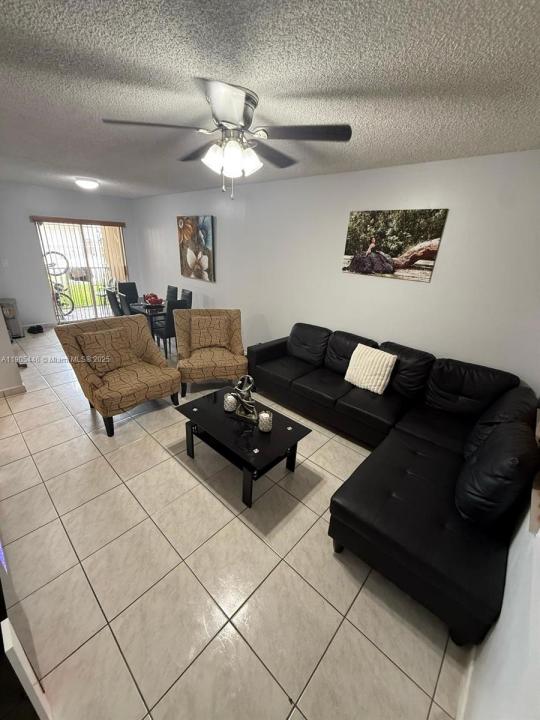 3041 W 76th St B-103, Hialeah, Флорида 33018, Соединенные Штаты