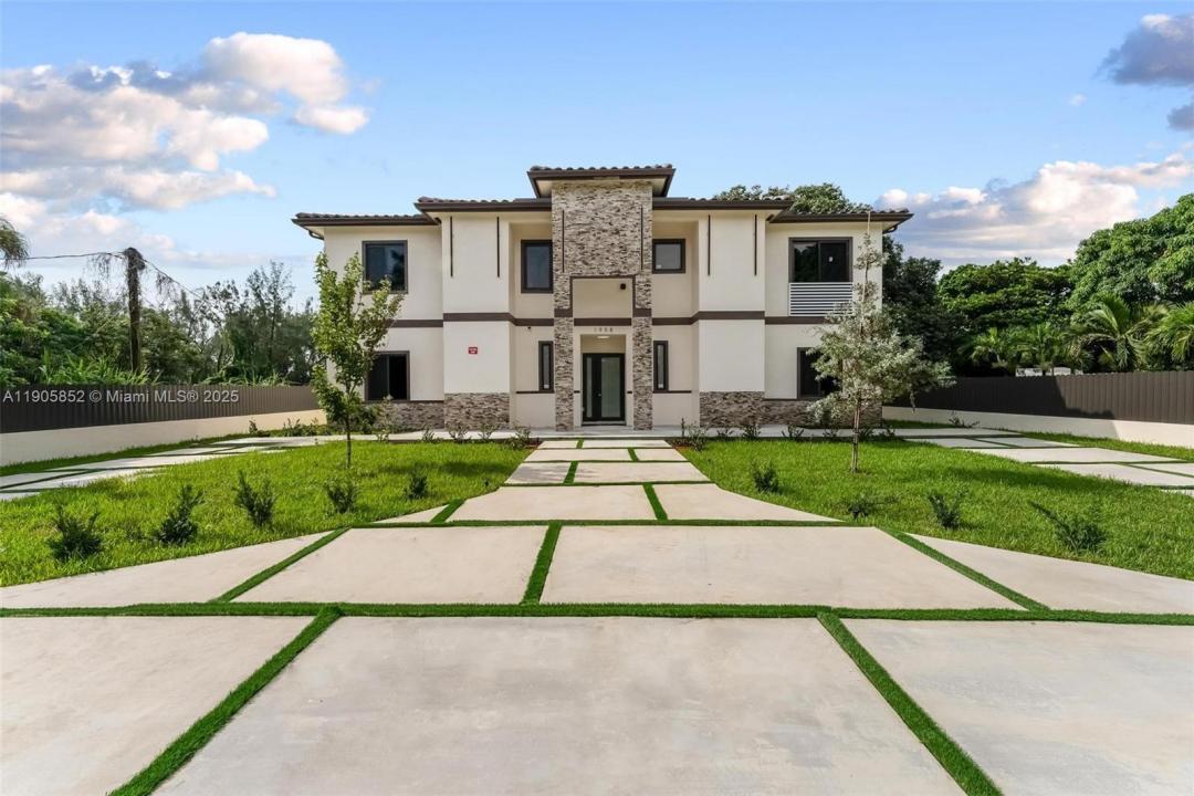 1962 NW 107th St, Miami, Florida 33167