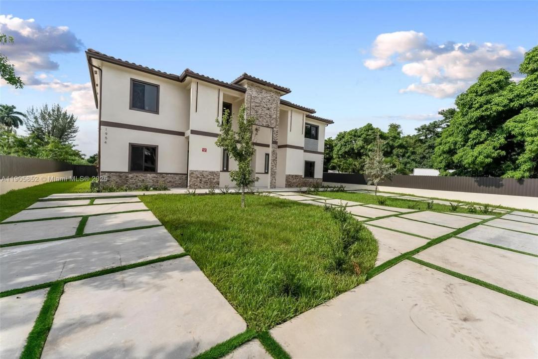 1962 NW 107th St, Miami, Florida 33167