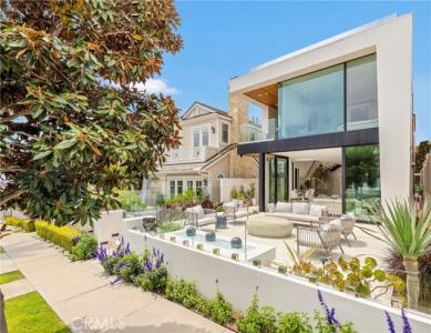 Heliotrope Avenue, Corona Del Mar, California 92625