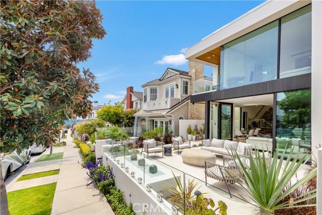 Heliotrope Avenue, Corona Del Mar, California 92625