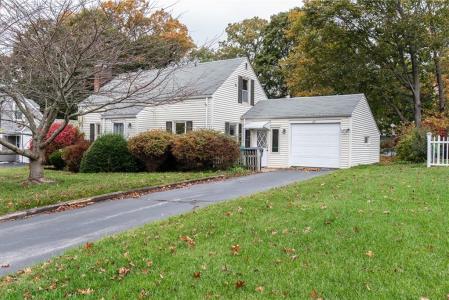 67 Brewster Drive, Warwick, RI 02889, USA