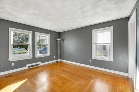 10 Maplewood Drive, Pawtucket, Rhode Island 02861, USA