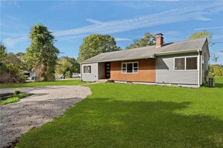 20 Maple Court, Hopkinton, Rhode Island 02804