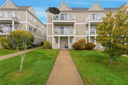 677 Metacom Avenue 59, Bristol, RI 02809, USA