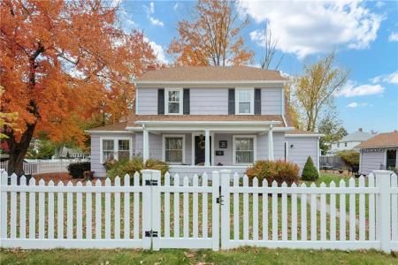 15 Burt Street, 華威, 羅德島州 02886, 美國