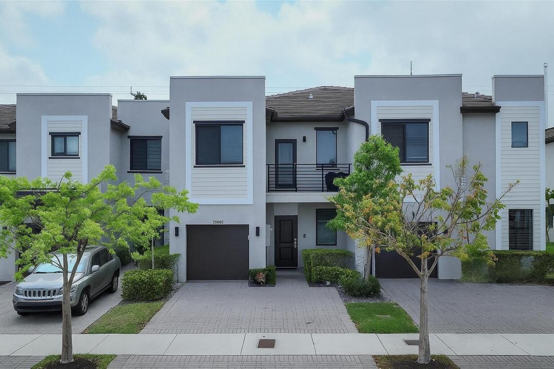 20600 NE 2nd Court Na, Via Ventura, North Miami Beach, فلوريدا 33179, الولايات المتحدة