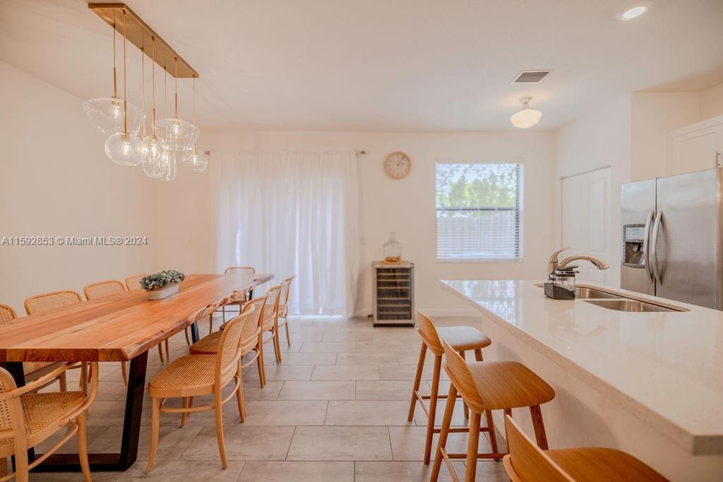 20600 NE 2nd Court Na, Via Ventura, North Miami Beach, فلوريدا 33179, الولايات المتحدة
