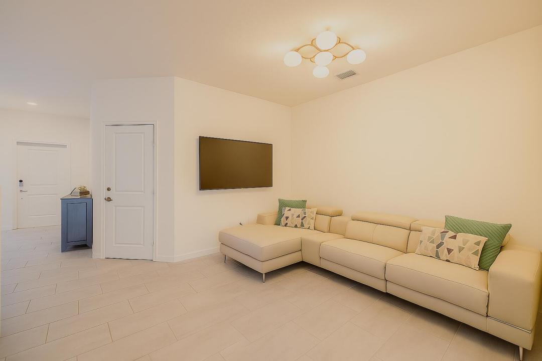 20600 NE 2nd Court Na, Via Ventura, North Miami Beach, فلوريدا 33179, الولايات المتحدة