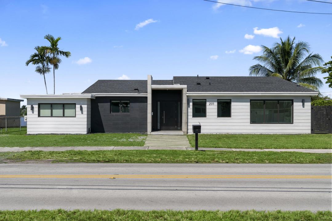 2511 NE 209th Terrace, Miami, Floride 33180, États-Unis