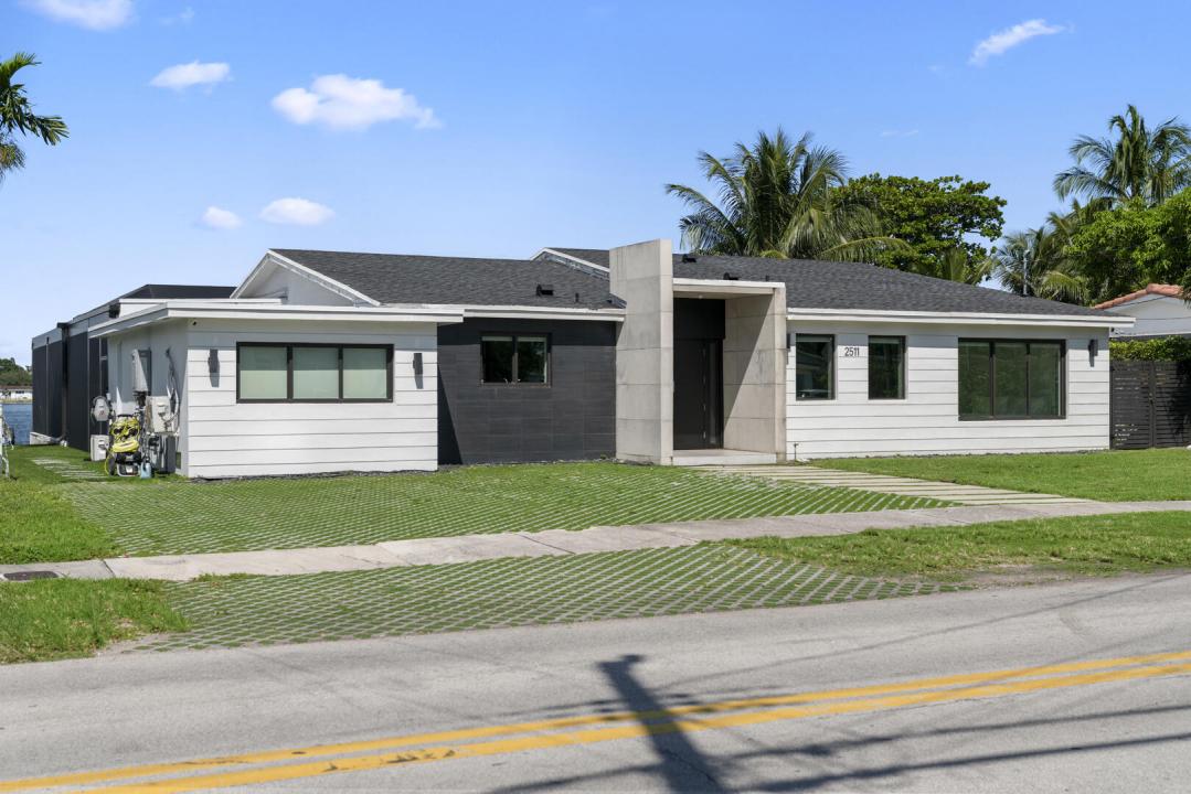 2511 NE 209th Terrace, Miami, Floride 33180, États-Unis