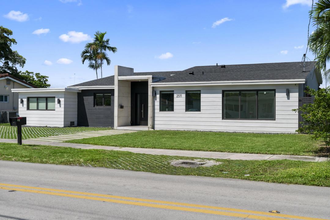 2511 NE 209th Terrace, Miami, Floride 33180, États-Unis