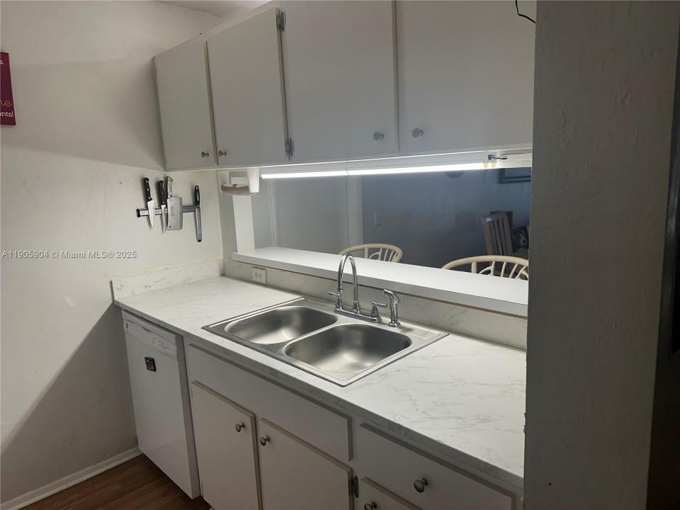 4000 SW 23rd St 2-301, Gainesville, Florida 32608, Stati Uniti