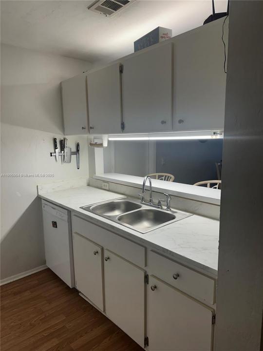 4000 SW 23rd St 2-301, Gainesville, Florida 32608, Stati Uniti