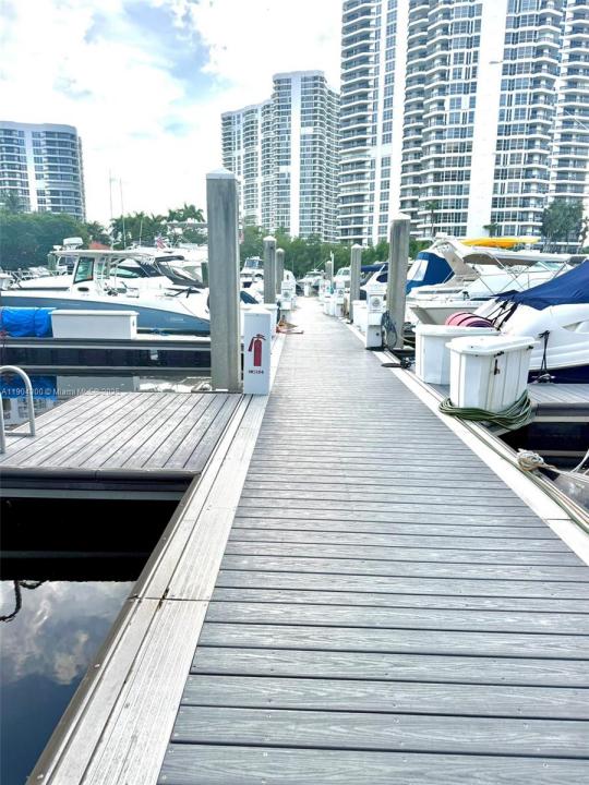 3575 Mystic Pointe Dr Slip 103, Aventura, Florida 33180, Stati Uniti