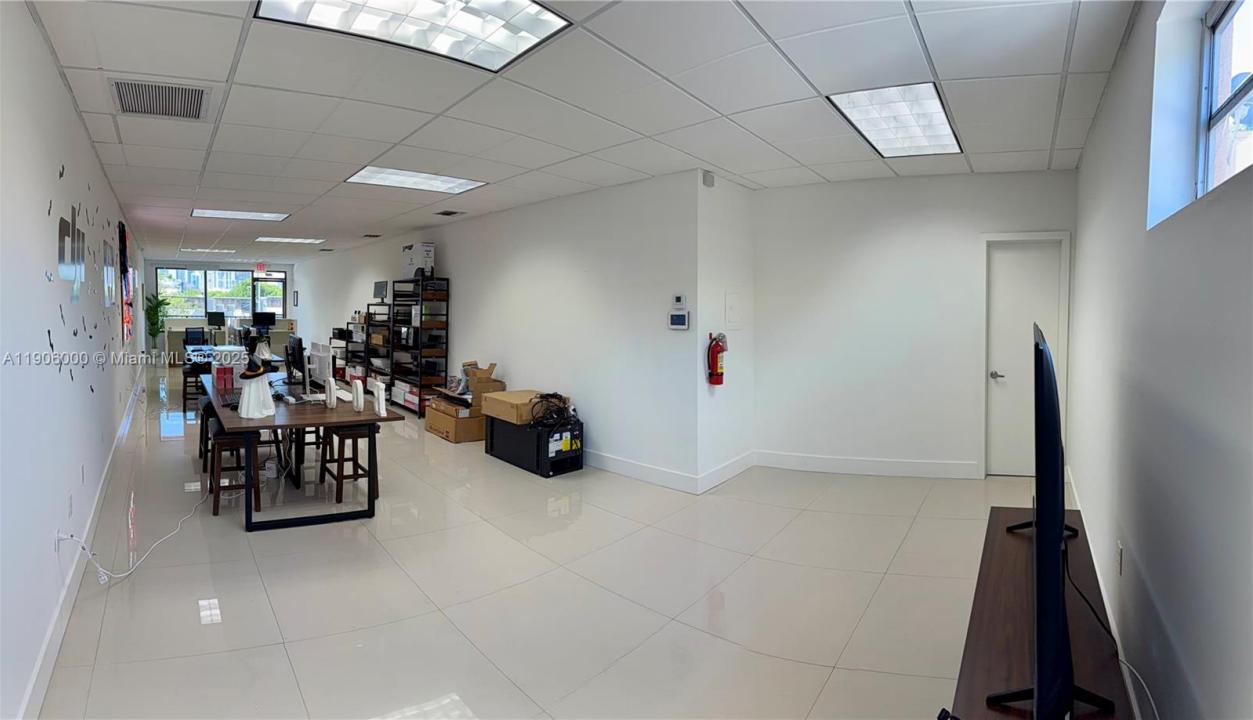 1101 SW 8th St Suite 201, Miami, 佛罗里达州 33130, 美国