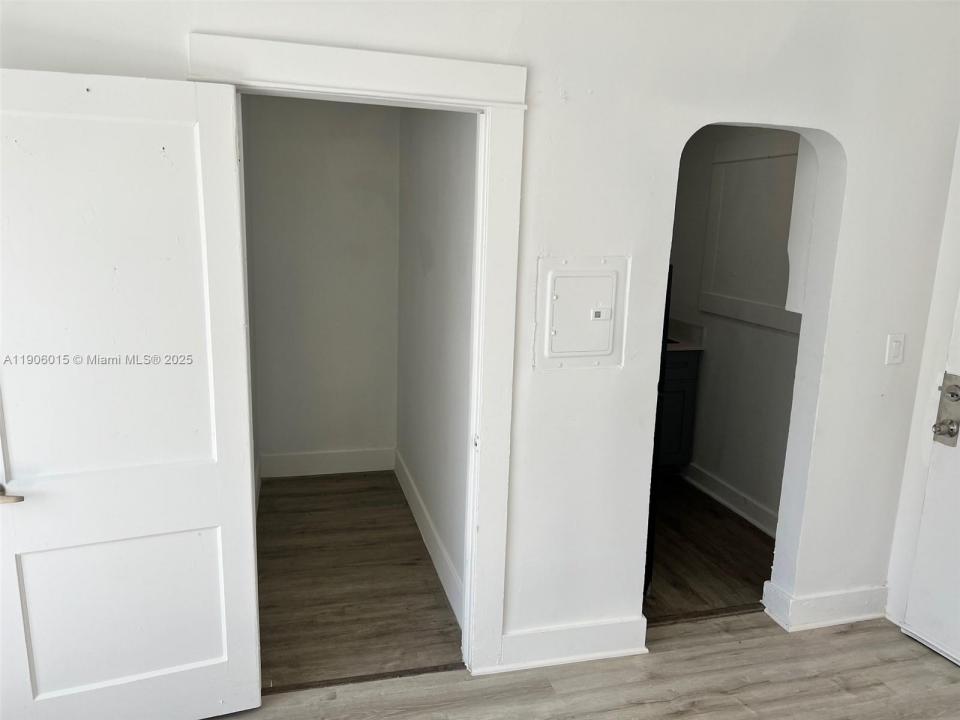 1552 SW 2nd St 9, Miami, Floride 33135, États-Unis