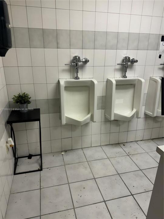 12495 NE 2nd Ave, North Miami, Florida 33161, Estados Unidos