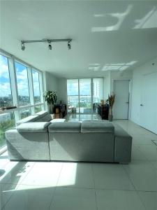 1871 NW S River Dr 903, Miami, Florida 33125, USA