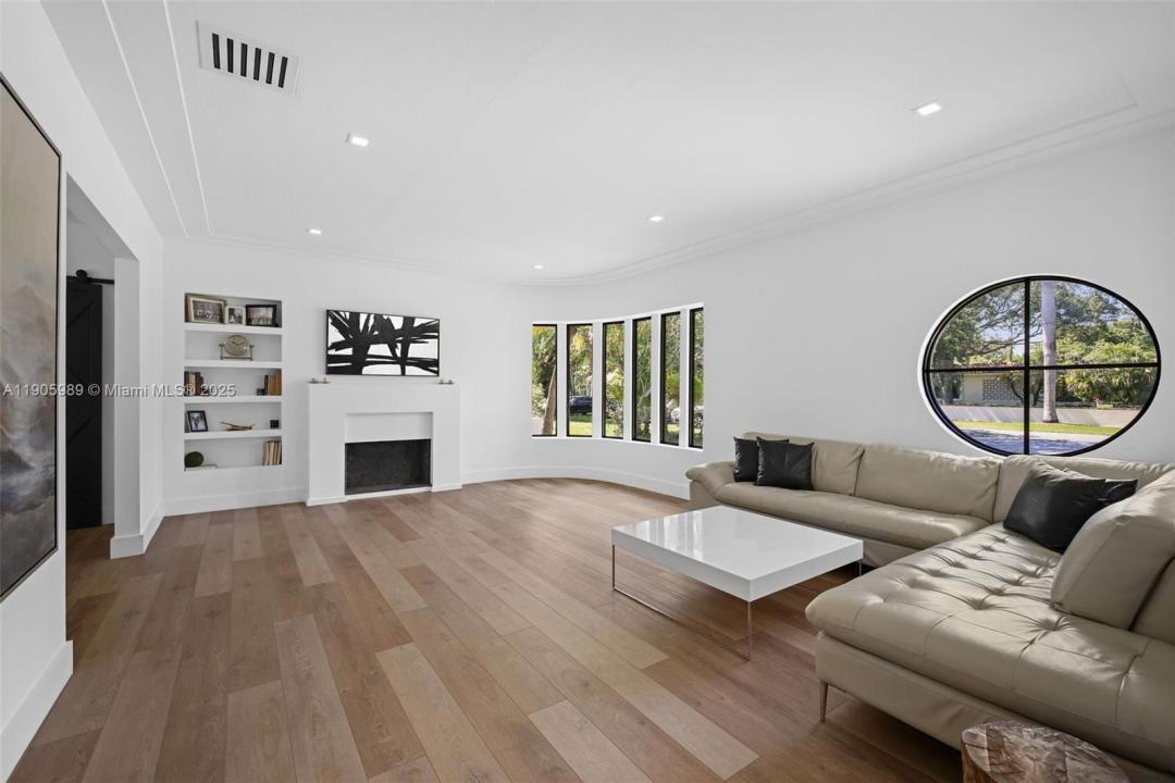 1060 NE 95th St, Miami Shores, Floryda 33138, USA