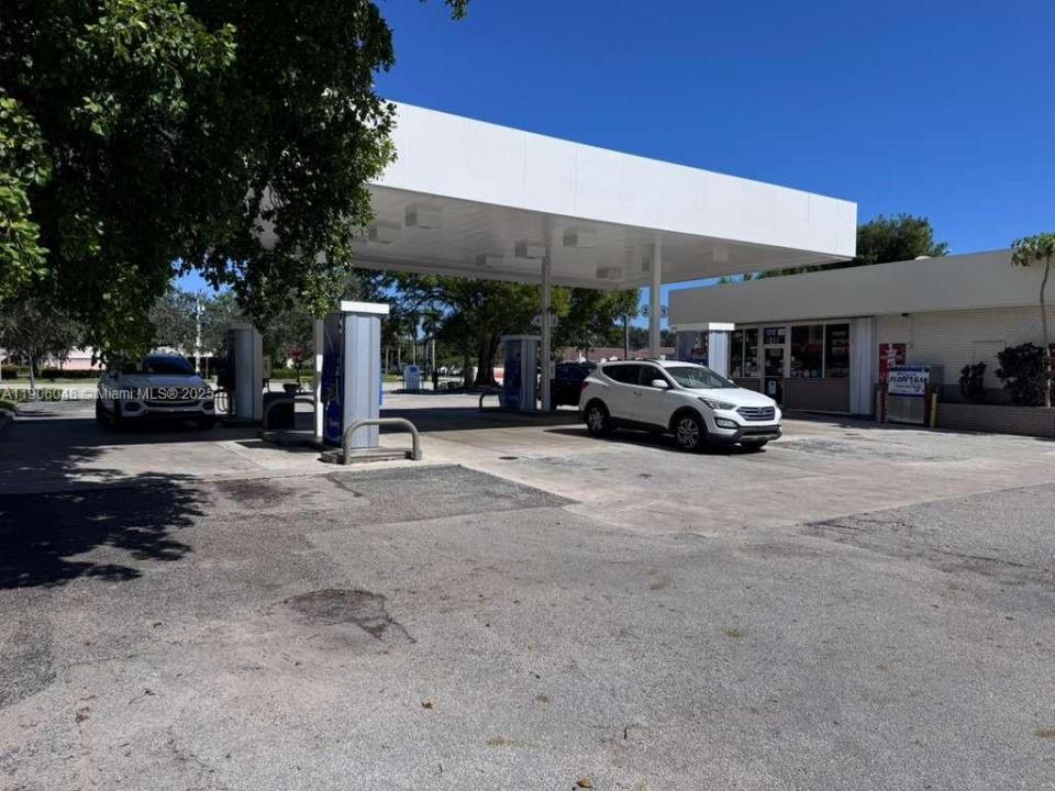 8400 W Oakland Park Blvd, Sunrise, Florida 33351, Estados Unidos