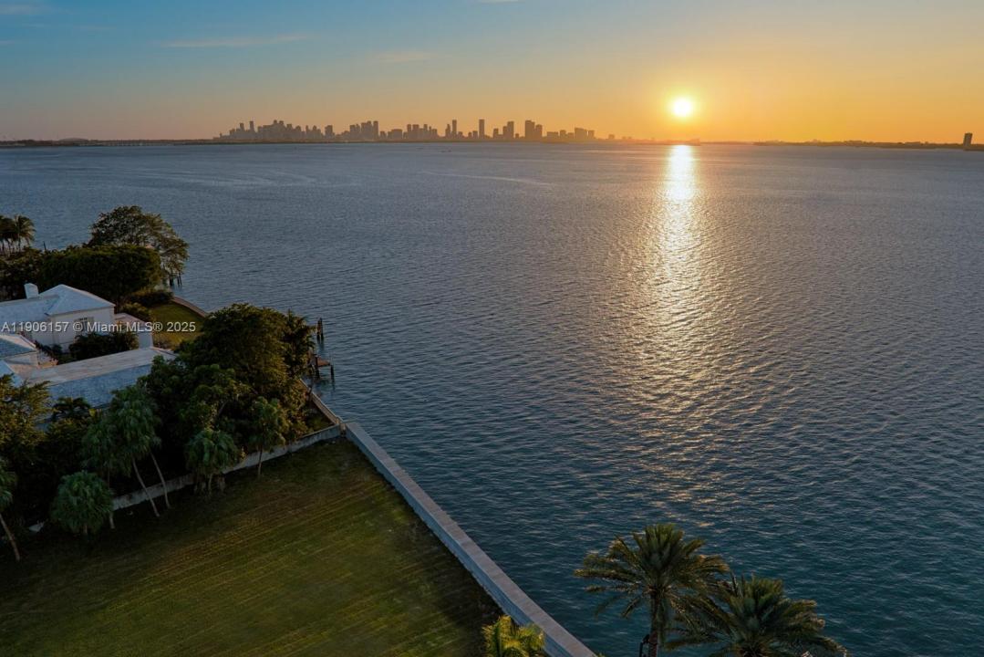 5840 N Bay Rd, Miami Beach, Флорида 33140, Соединенные Штаты