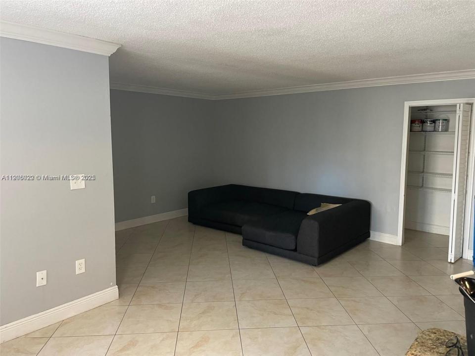 10302 NW 9th St Cir 103, Miami, פלורידה 33172, ארצות הברית של אמריקה