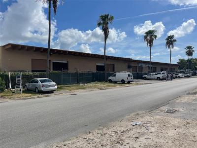3303 NW 71st St, Miami, Florida 33147, USA