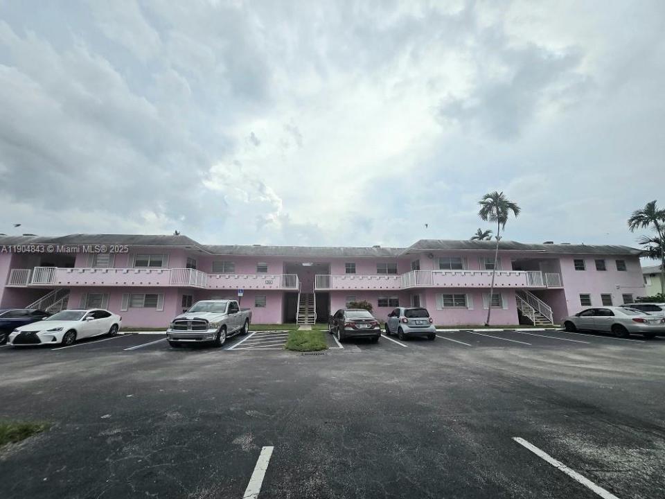 7520 SW 82nd St G118, Miami, Florida 33143, USA