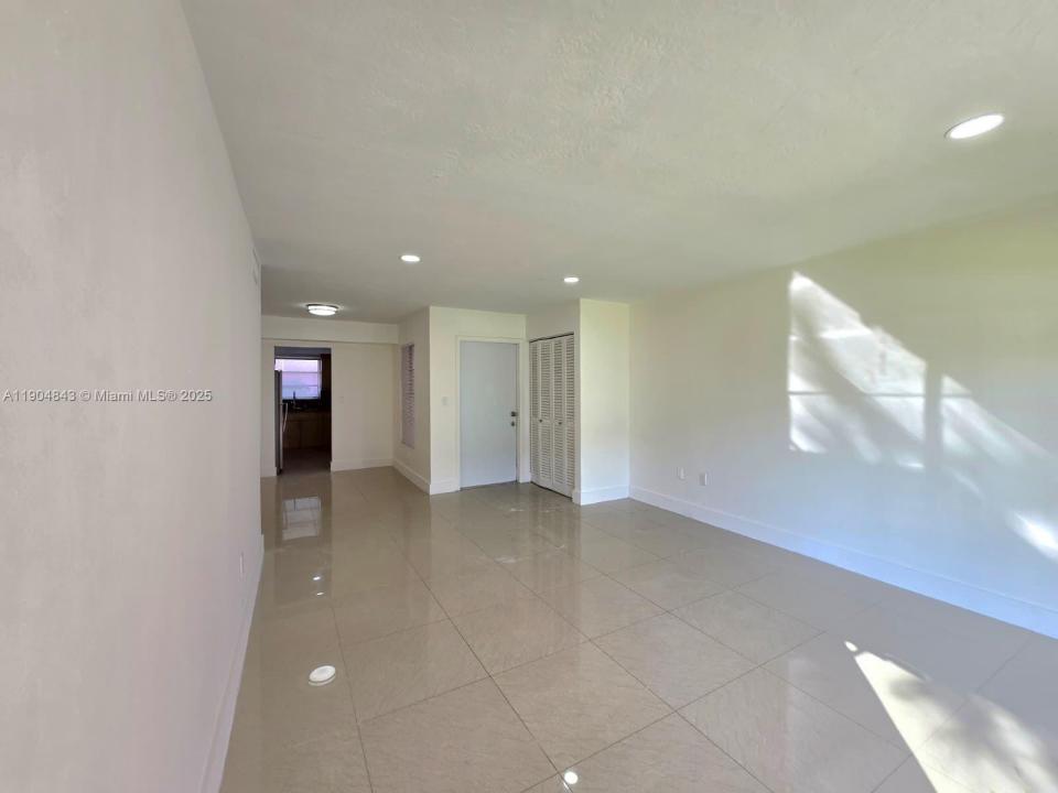 7520 SW 82nd St G118, Miami, Florida 33143, USA