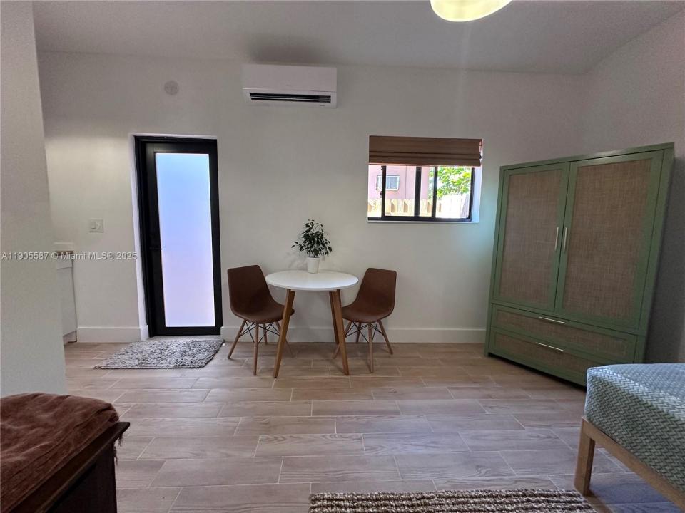 52 NW 68th St R, Miami, Флорида 33150, Соединенные Штаты
