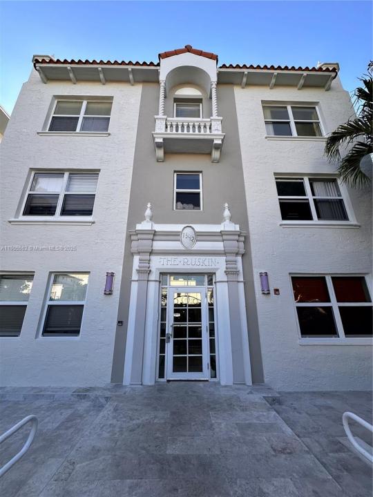 1542 Drexel Ave 107, Miami Beach, Флорида 33139, Соединенные Штаты