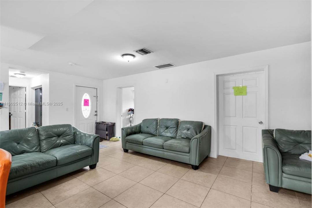 10590 SW 7th Ter, Sweetwater, Floride 33174, États-Unis