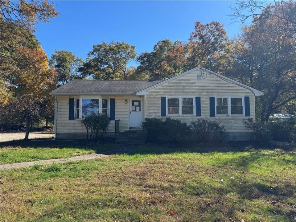 126 Alton Bradford Road, Hopkinton, Rhode Island 02808