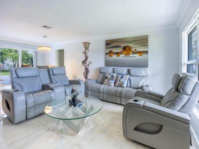 253 Davis Road, Palm Springs, Флорида 33461, Соединенные Штаты