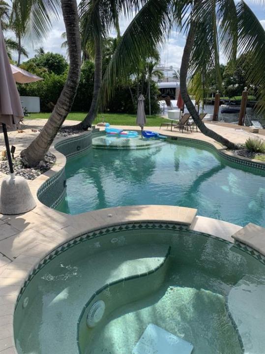 418 Alamanda Dr, Golden Isles, Hallandale Beach, Florida 33009, Estados Unidos