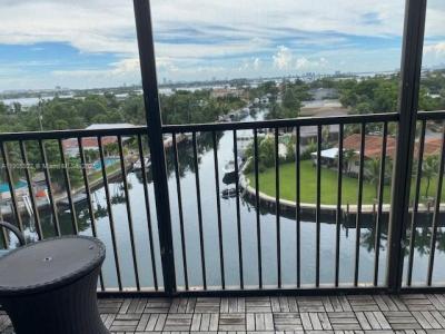 2500 NE 135th St B605, North Miami, Florida 33181, USA