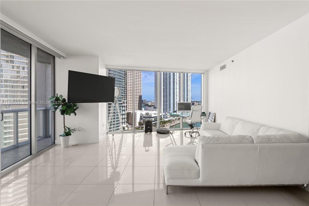 465 Brickell Ave 1602, Miami, Florida 33131