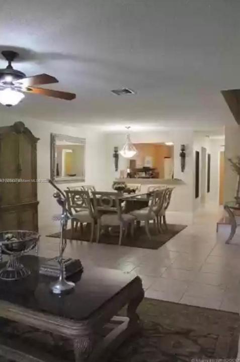 3855 Estepona Ave 10-D-1, Doral, Flórida 33178, Estados Unidos