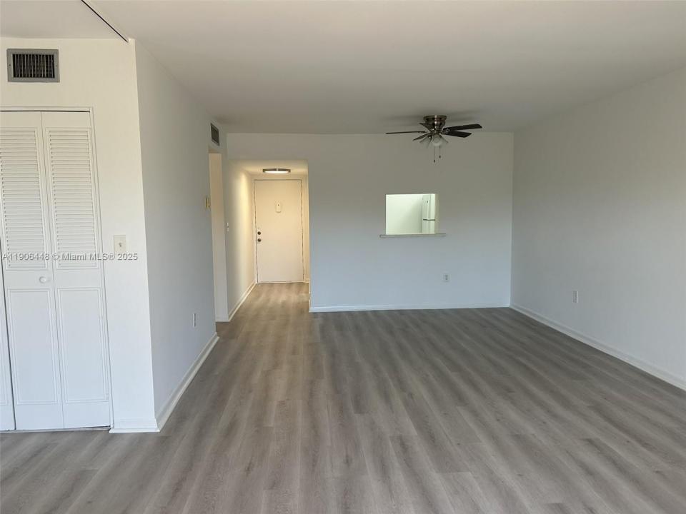 11905 NE 2nd Ave C402, North Miami, Flórida 33161, Estados Unidos