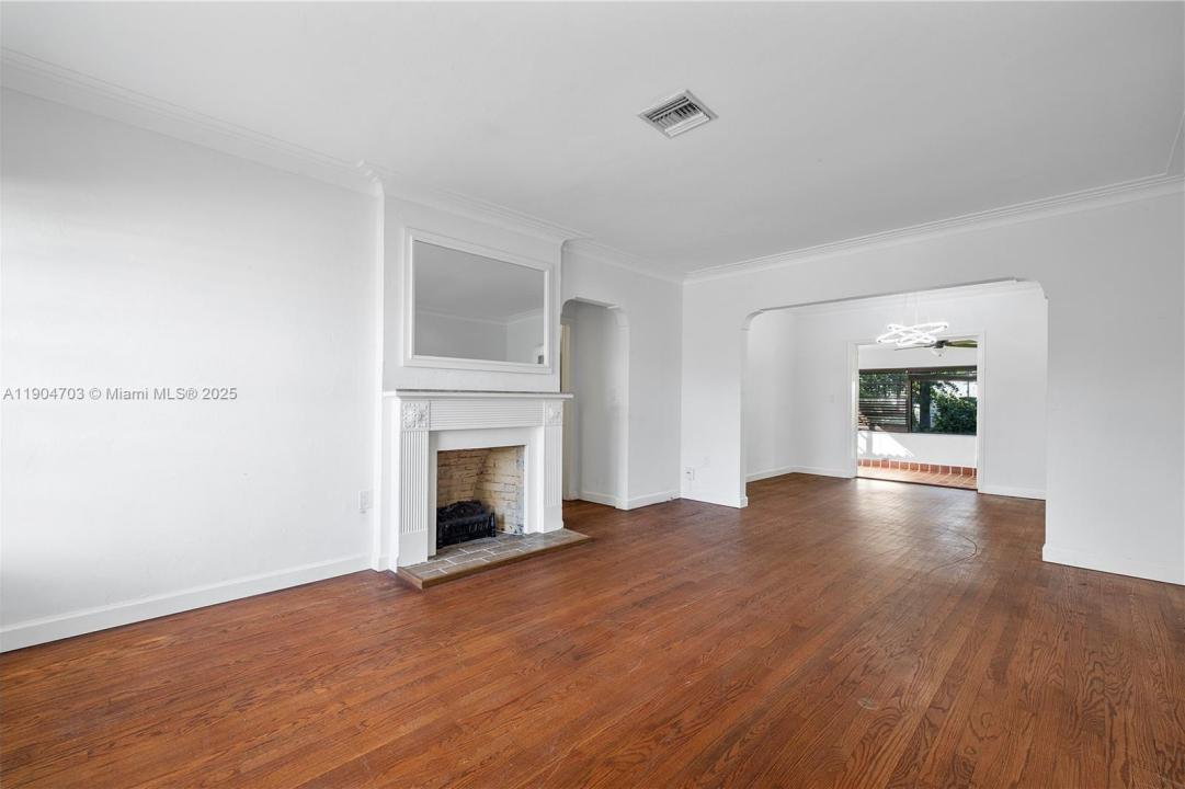 8826 Emerson Ave, Surfside, Florida 33154, Estados Unidos