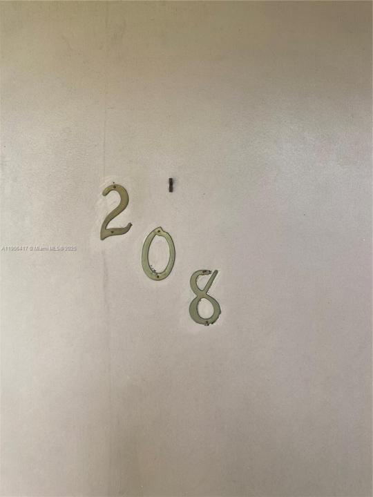 2420 Diana Dr 208, Hallandale Beach, פלורידה 33009, ארצות הברית של אמריקה 