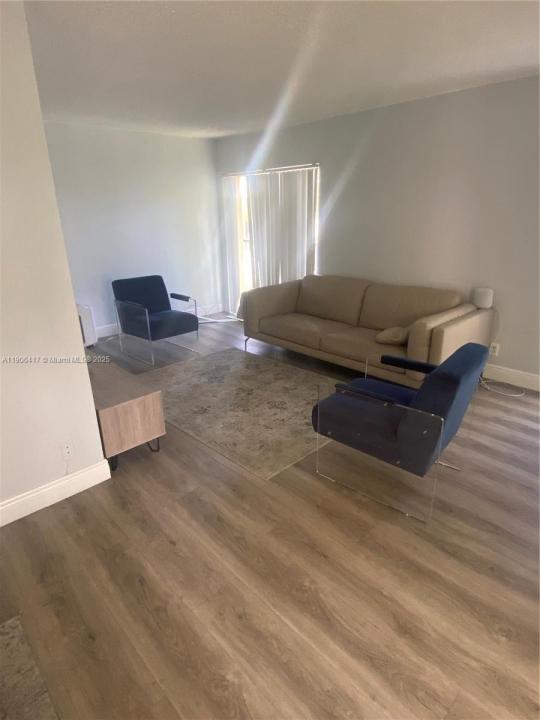 2420 Diana Dr 208, Hallandale Beach, פלורידה 33009, ארצות הברית של אמריקה 