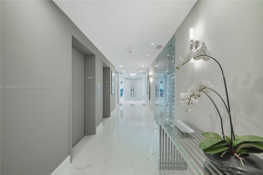 300 S Pointe Dr 4306, Miami Beach, Florida 33139
